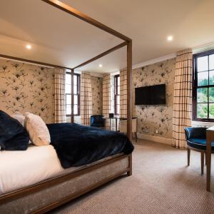 Residence Four Poster 