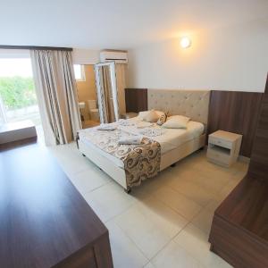            Standard Double Room, Inland View – Ground Floor