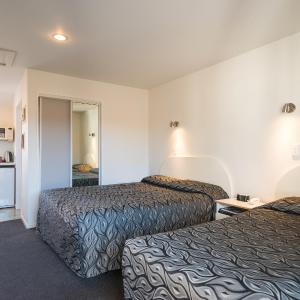 Triple Room with Queen and Single Beds
