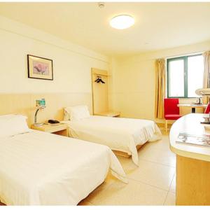 Standard Twin Room B