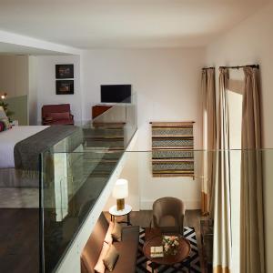 Mezzanine Suite