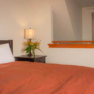 Two-Bedroom Cottage - Lakeside