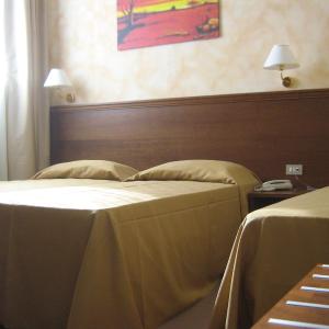 Family Room (2 Adults + 1 Child)