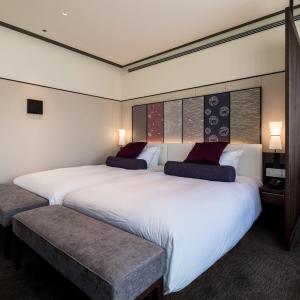 Suite with River View - Non-Smoking