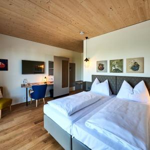 Double Room with Balcony - Parkside