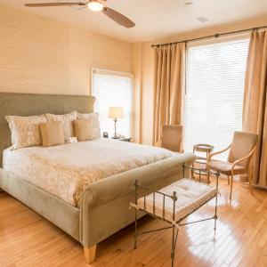 Deluxe King Studio with Kitchen - 118A