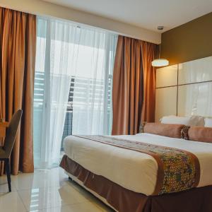 Deluxe King Room with Pool View