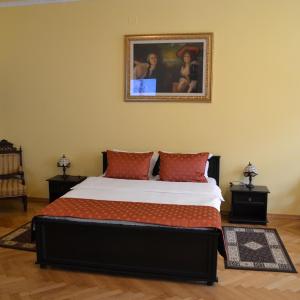 One-Bedroom Apartment with City View