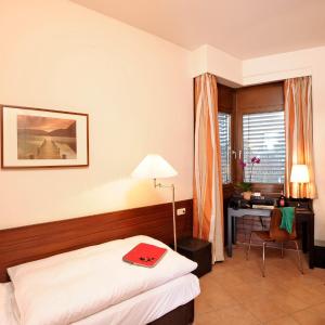 Single Room with Street View