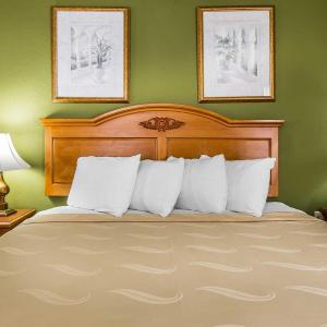 King Room with Sofa Bed and Whirlpool - Non-Smoking