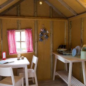 Wooden Log Cabin (no bathroom)