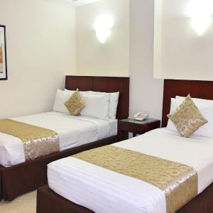 Triple Room with Desk - Non-Smoking