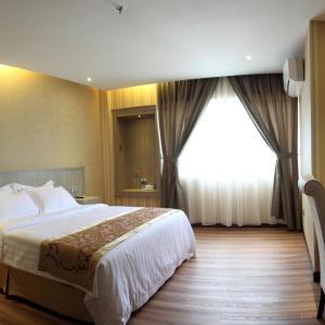 Standard Queen Room