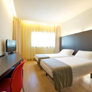 Classic Room With Two Single Beds