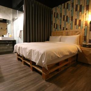 Standard Double Room with no Window