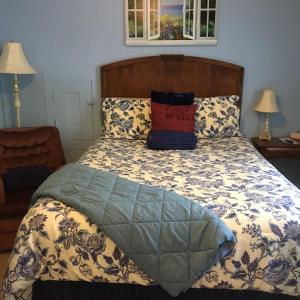 Queen Room with Spa Bath