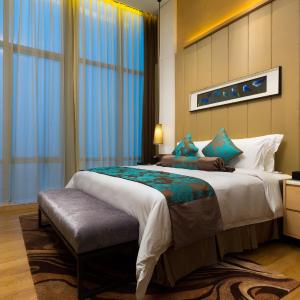 Deluxe Suite with Club Benefits