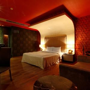 Deluxe Suite with Spa Bath