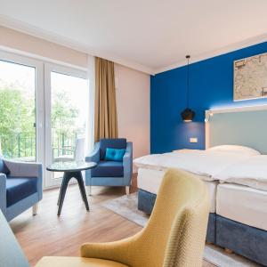 Wohnzimmer mit Balkon
