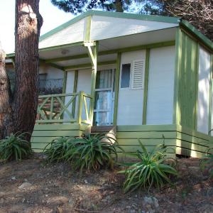 Cottage (4-5 Adults)