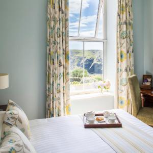 Double or Twin Room with Side Sea View