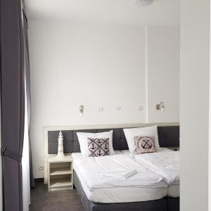 Deluxe Double Room with Shower