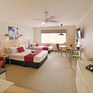 Standard Studio (3 Adults)