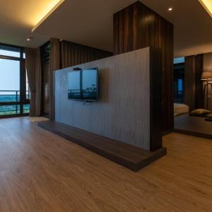 Suite with Garden View