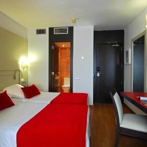Quintuple Room