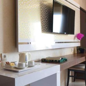 Deluxe Double or Twin Room with City View