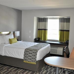Business Queen Room