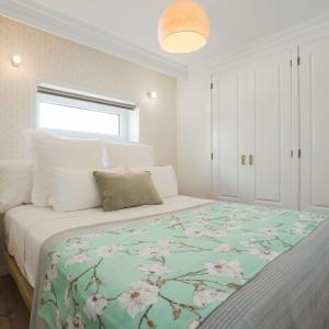 Two-Bedroom Apartment with Hot Tub (3 Adults)