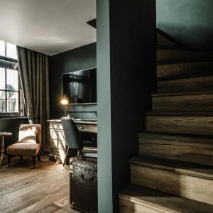 Duplex Deluxe King Suite