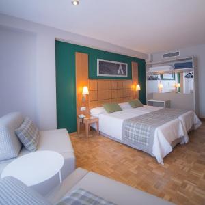 Family Room (2 Adults + 2 Children)