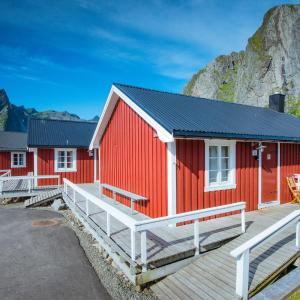 Waterfront Traditional Two-Bedroom Cottage