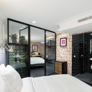 Deluxe Cellar Quadruple Room