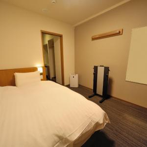 Non-Smoking Semi-Double Room, check-in from 13:00 / check-out until 11:00 (22-hour stay)