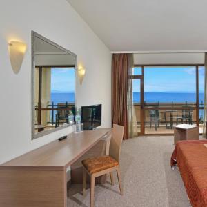 Family Room with Sea View (4 Adults + 1 Child) 