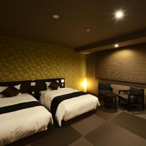 Deluxe Quadruple Room with Tatami Floor and Temple View