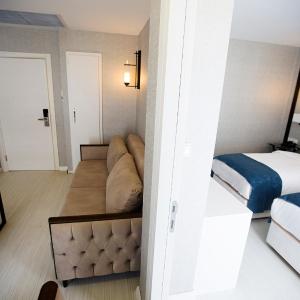 One-Bedroom Suite with Sofa Bed