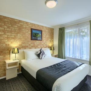 Deluxe Two-Bedroom Apartment