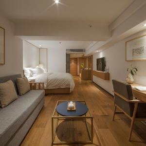Deluxe Queen Room