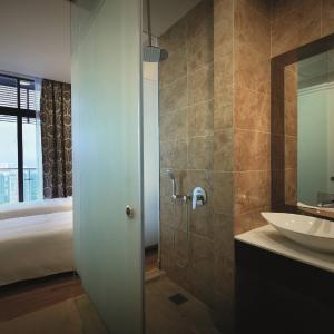 Two-Bedroom Premier @ Dorsett Residences - 1 Queen + 2 Single