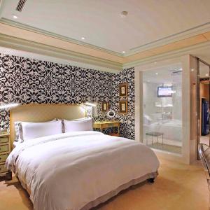 Suite with Spa Bath