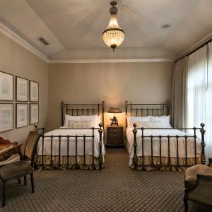 Classic Double Queen Room