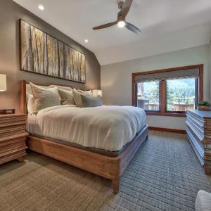 Deluxe Four-Bedroom Apartment