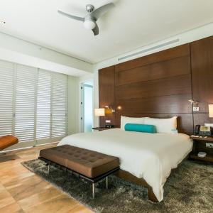One Bedroom Penthouse King Size Bed Diamante View