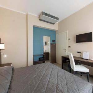 Double or Twin Room with Side Sea View