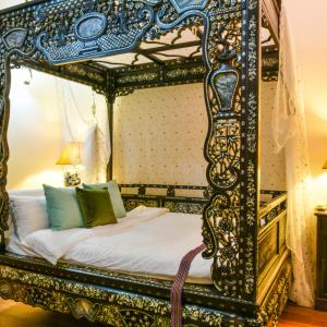 Opium Pearl Suite
