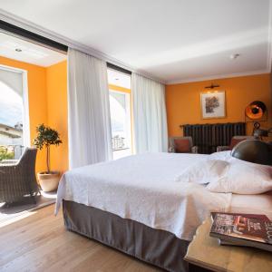 Suite with Lake View